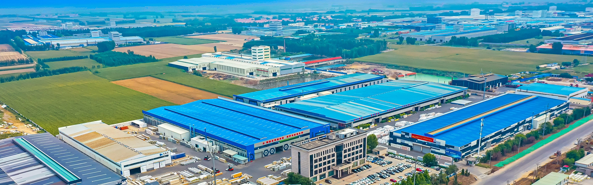 ผู้ริเริ่มระดับโลกชั้นนำในการหุ้มโลหะและโซลูชันอาคารสำเร็จรูป