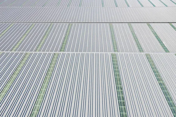 ความแตกต่างระหว่างแผงแซนวิช puf และหลังคาแบบดั้งเดิม